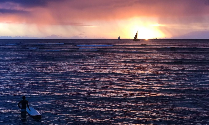 Diamond Head - Kapahulu - St. Louis Casa | Posh, beachfront gingerbread home with 3 lanais- walk to parks, dining, tennis
