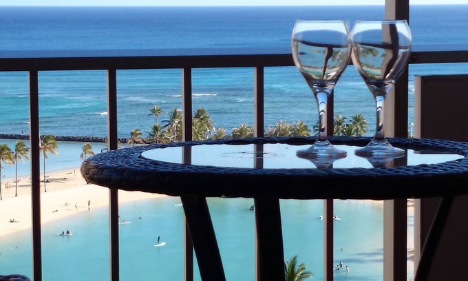 Waikiki Condominio | Posh & Lavish ... 2 ADJOINING SUITES ... Direct Ocean Views