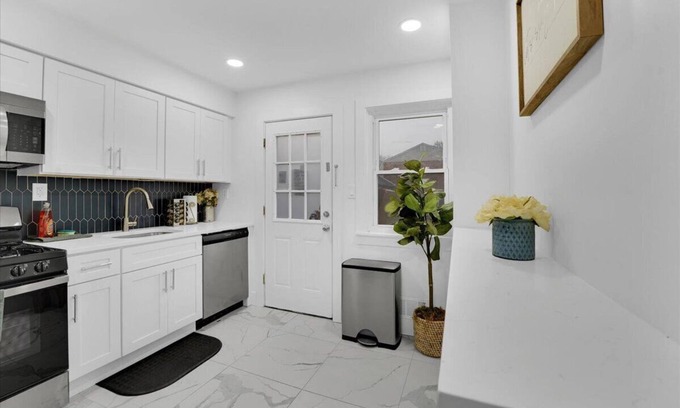 Elizabeth Casa | Posh Living Condo sleeps 7