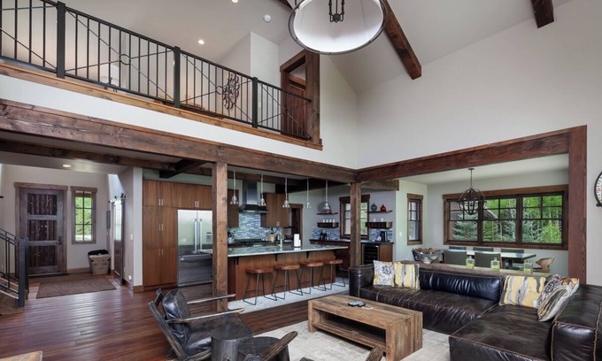 Whitefish Apartamento | Posh Multi-Level Retreat w/Preserve Views, BBQ, Kid’s Playroom