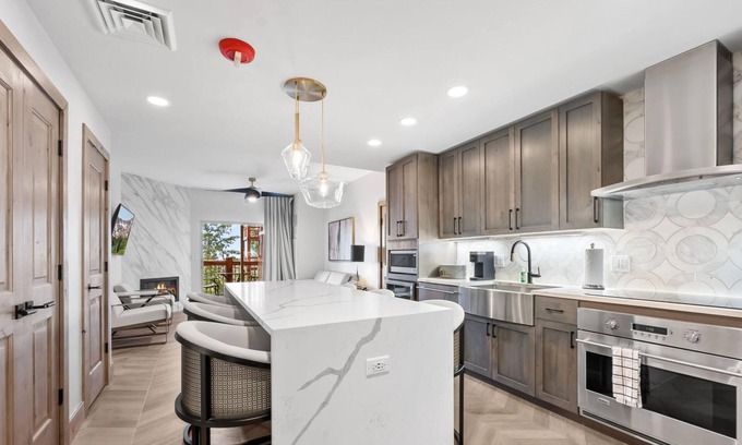 Park City Condominio | Posh Piste | Ski-In/Ski-Out Luxury Canyons Village Condo at Westgate Resort | A Nestique Property