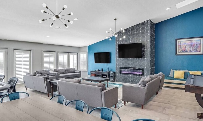 Spring Valley Casa | Posh Villa 8 Bdr X 5 Bth 16 Bds