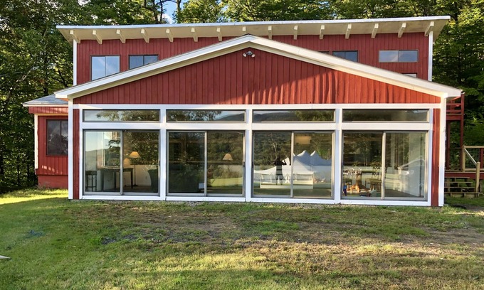 Rumney Casa | Post & Beam Chalet w/ Stunning Lake & Mountain Views