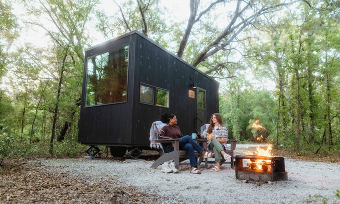 Gnaw Bone Cabina | Postcard Cabins Brown County, Outdoor Collection by Marriott Bonvoy