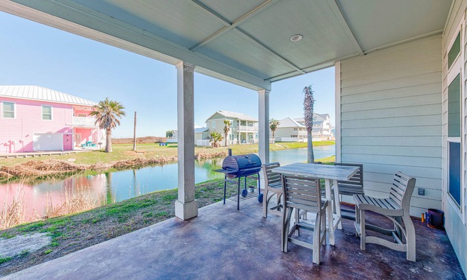 Port Aransas Casa | Postcard from Paradise | Pet Friendly, Shared Pool