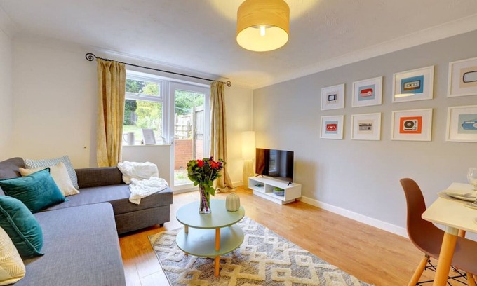 Long Itchington Casa | Pound House· 2 Bed House Sleeps 6 Southam Town Centre - Inspire Homes