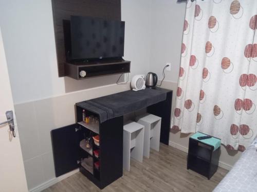 Lages Casa | POUSADA ALTERNATIVA MANU LAGES Quarto Com Banheiro no Corredor