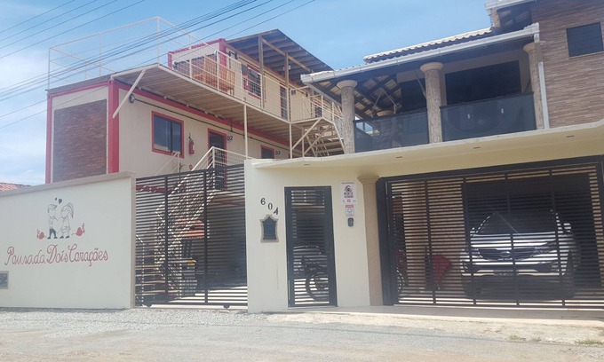 Praia da Armacao do Itapocoroi Casa | Hostal Dos Corazones