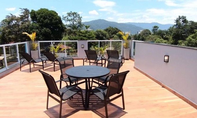Barra da Lagoa Cabina | Pousada Solarium Flats Itagua Próximo ao Aquário e a Praça da Baleia