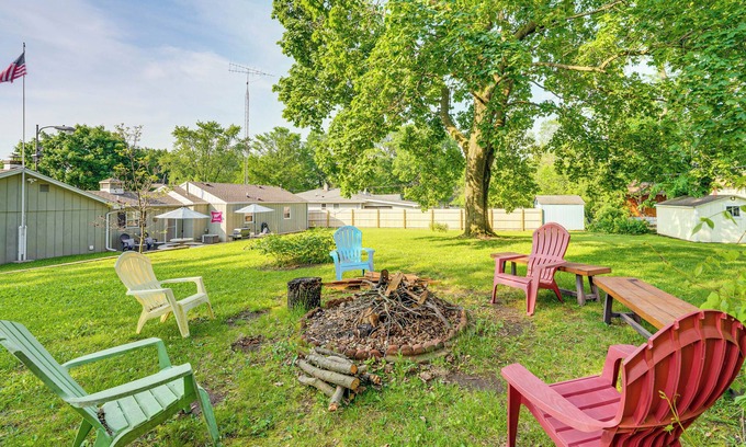 Powers Lake Cabaña | Powers Lake Gem: Peek-a-Boo Views & Beach Access