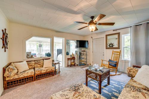 Powers Lake Casa | Powers Lake Home with Patio - 9 Mi to Lake Geneva!