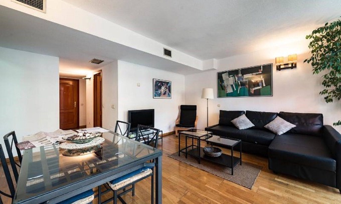 Golden Triangle of Art Apartamento | PRADO MUSEUM AIR (60m2, AC, WIFI, Easy CheckIn, Garage)
