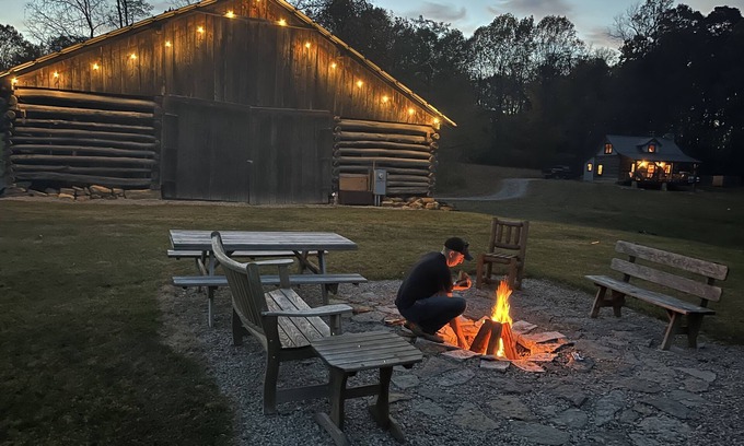 West Union Cabina | Pre-Civil War Cabin w/ Modern Amenities Nestled In The Foothills of Adams County