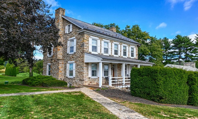 Porters Sideling Otro | Pre-Civil War Farmhouse / Personal Private Golf Course