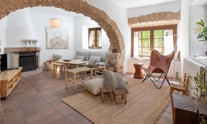 Peratallada Cabaña | Preciosa casa rural en el centro de Peratallada