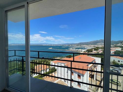 Almadraba-Canyelles Apartamento | Precioso apartamento con vistas espectaculares de la Bahia Roses AV-48