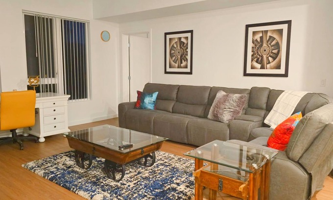 Little Tokyo Casa | Premier 2BR in Downtown LA's Art Hub