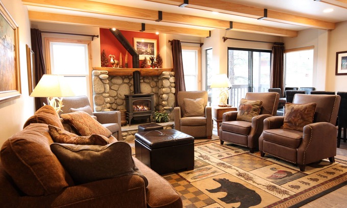 Mammoth Lakes Condominio | Prima de lujo de 4 dormitorios, 4 cuartos de baño, por góndola de aldea, capacidad para 11