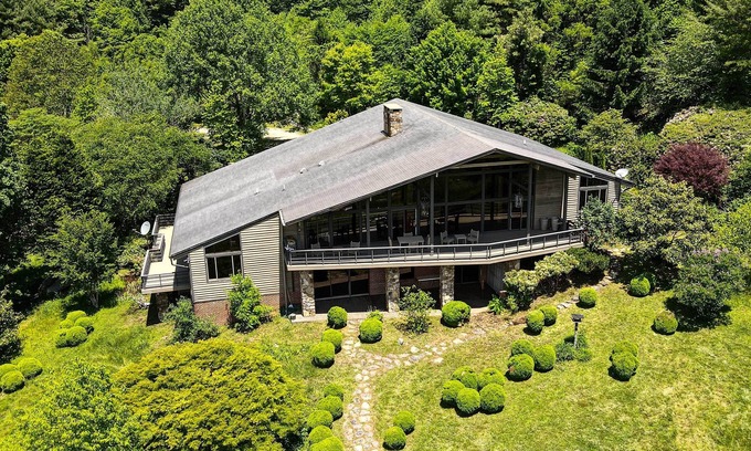 Independence Casa | Premier Appalachian Living w/ Panoramic Mtn Vistas