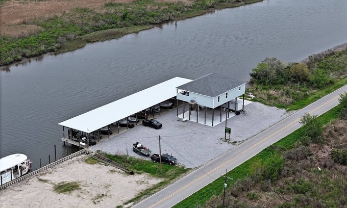 Hopedale Casa | Premier Bowfishing Lodge