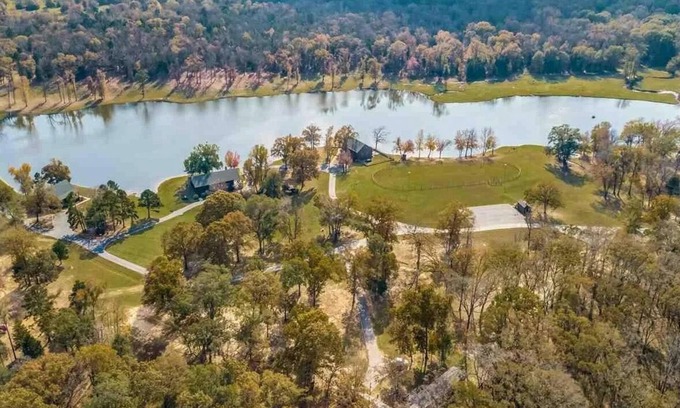 Van Zandt County Casa | Premier country house with top amenities in Ben Wheeler near Canton Trade Days
