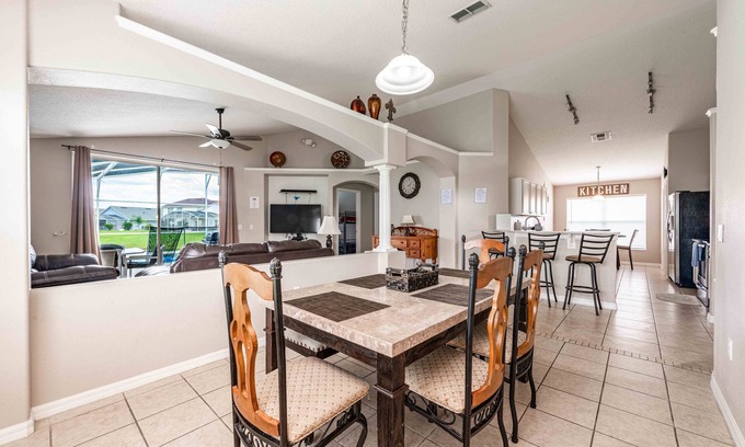 Eagle Pointe South Casa | Villa Euphoria, piscina, pesca en el lago!Nueva sala de juegos, cuna, etc., a 12 minutos de Disney.