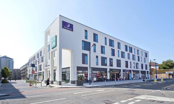 Runnymede Hotel | Premier Inn Addlestone