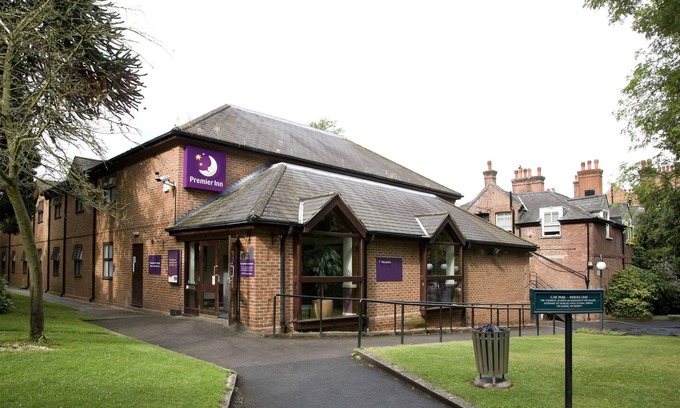 Fairfield Hotel | Premier Inn London Croydon South - A212