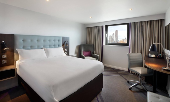 Staines Hotel | Premier Inn Staines upon Thames
