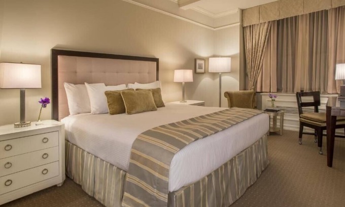 Warwick Apartamento | Premier King Room Near Warwick Skate Park NYC