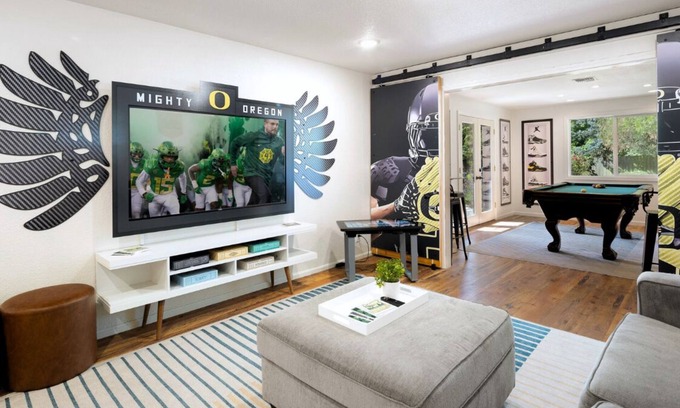Harlow Casa | Premier Location: Group-Friendly, Walk to Autzen!
