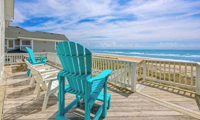 Hatteras Casa | Estilo frente al mar superior con piscina, jacuzzi / spa, Weber Gas Grill, cocina gourmet