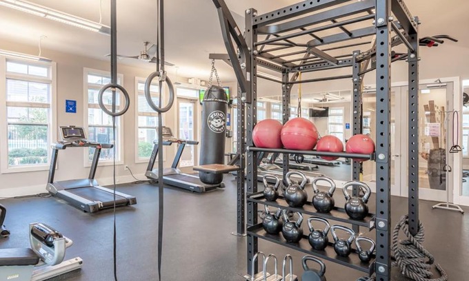Morrisville Apartamento | Viagem Premium 2BR with Workspace, Balcony and Gym