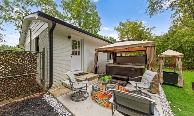 Charlotte Casa | Premium 3B Remodeled Home w Hot tub