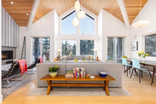 Whistler Village Casa | Premium 4-Bedroom Chalet