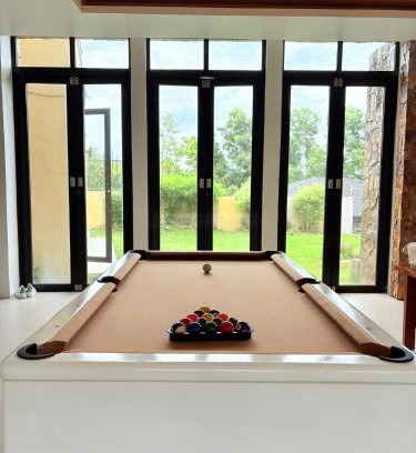 Laurel Cama Y Desayuno | Premium 5 Bedroom Family Estate Overlooking Lake Taal