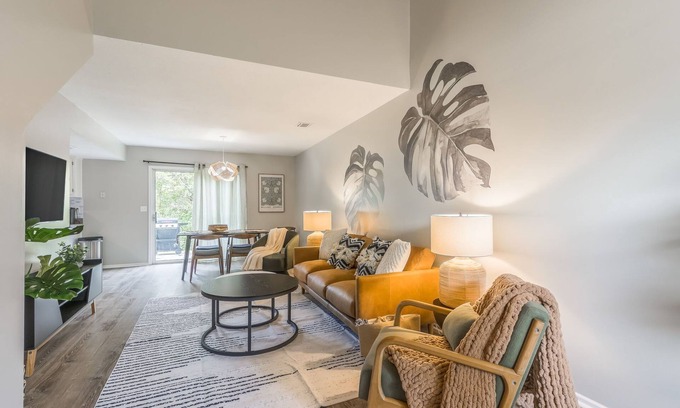 Liberty Casa | Premium: Corp/Relo Fur Friendly