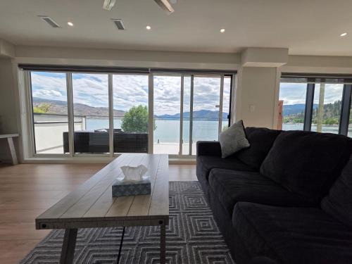 Central Okanagan Apartamento | Premium Deluxe PeachView Suites 3BR
