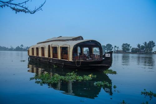 Kumarakom Alquiler De Eote | Premium Houseboat - Indian hospitality service