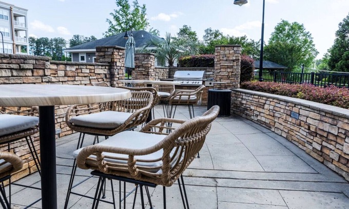 Cary Casa | Premium Lakeside Living