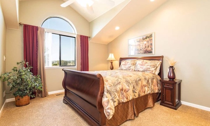 Castro Valley Casa | Premium Luxury 2 BR Villa - Kitchen, Free WiFi