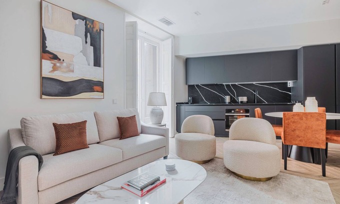 Barrio de La Latina Apartamento | Premium Palacio 2BR, Furnished w/ Washer & A/C, by Blueground