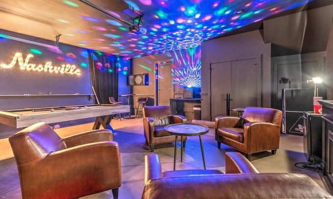Hillsboro West End Casa | Premium Property 13 Beds Karaoke Pool Table