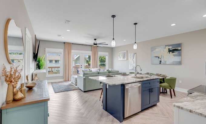 Upper Grand Lagoon Apartamento | Premium Retreat w/Pickleball Court