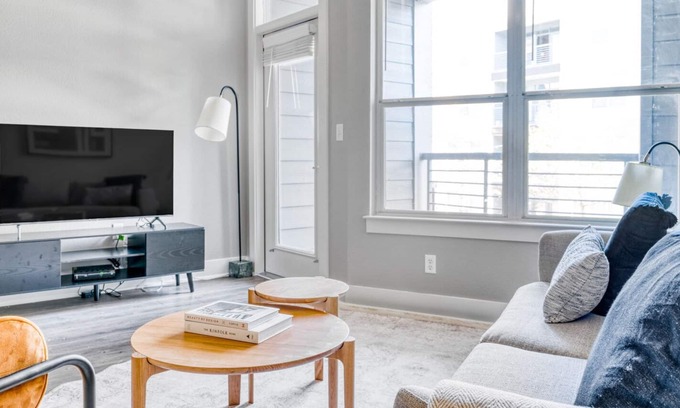Riverside Apartamento | Premium Riverside 1BR w/ Gym & W/D, nr Lady Bird Lake, by Blueground