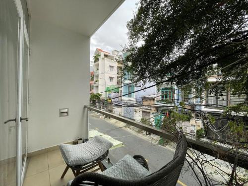 Tan Thuan Dong Apartamento | Premium Room with Balcony - Free Pick Up Airport and laundry