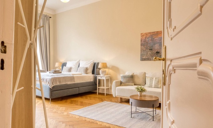 Wilmersdorf Apartamento | Premium Suite in West Berlin, Sleeps 4, Family & Group Friendly, 70m to Metro