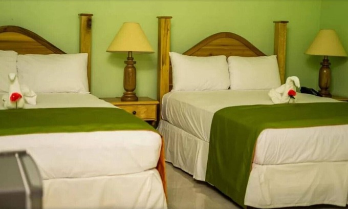 Runaway Bay Complejo | Premium Triple, Camas múltiples, vista al jardín
