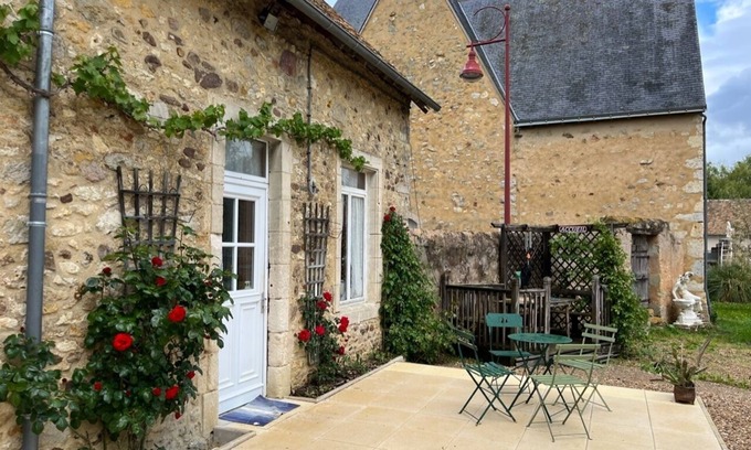 Rouperroux-le-Coquet Cama Y Desayuno | PRESBYTERY: SPIRITUAL-REPOSANT:Property in the countryside, close to footpaths