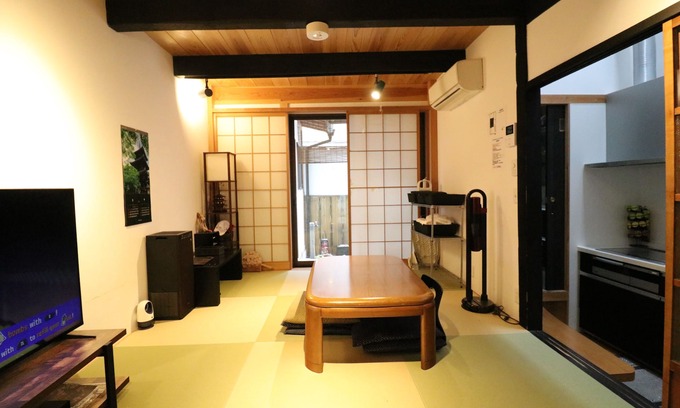 Shimogyo Casa | Preserved more than 100 years was transformed to an inn. You can stay with pets.